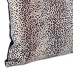 Almofada DINJA 40x65 Padrão Tigresa com verso Veludo Preto