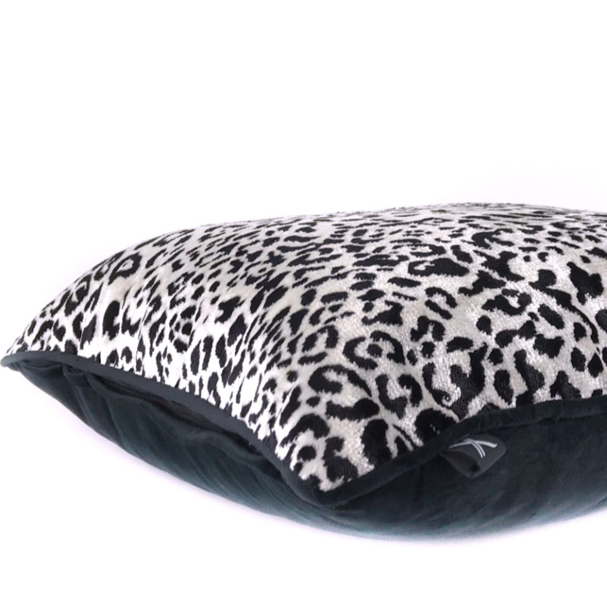 Almofada DINJA 45x45 Veludo Leopardo verso Preto