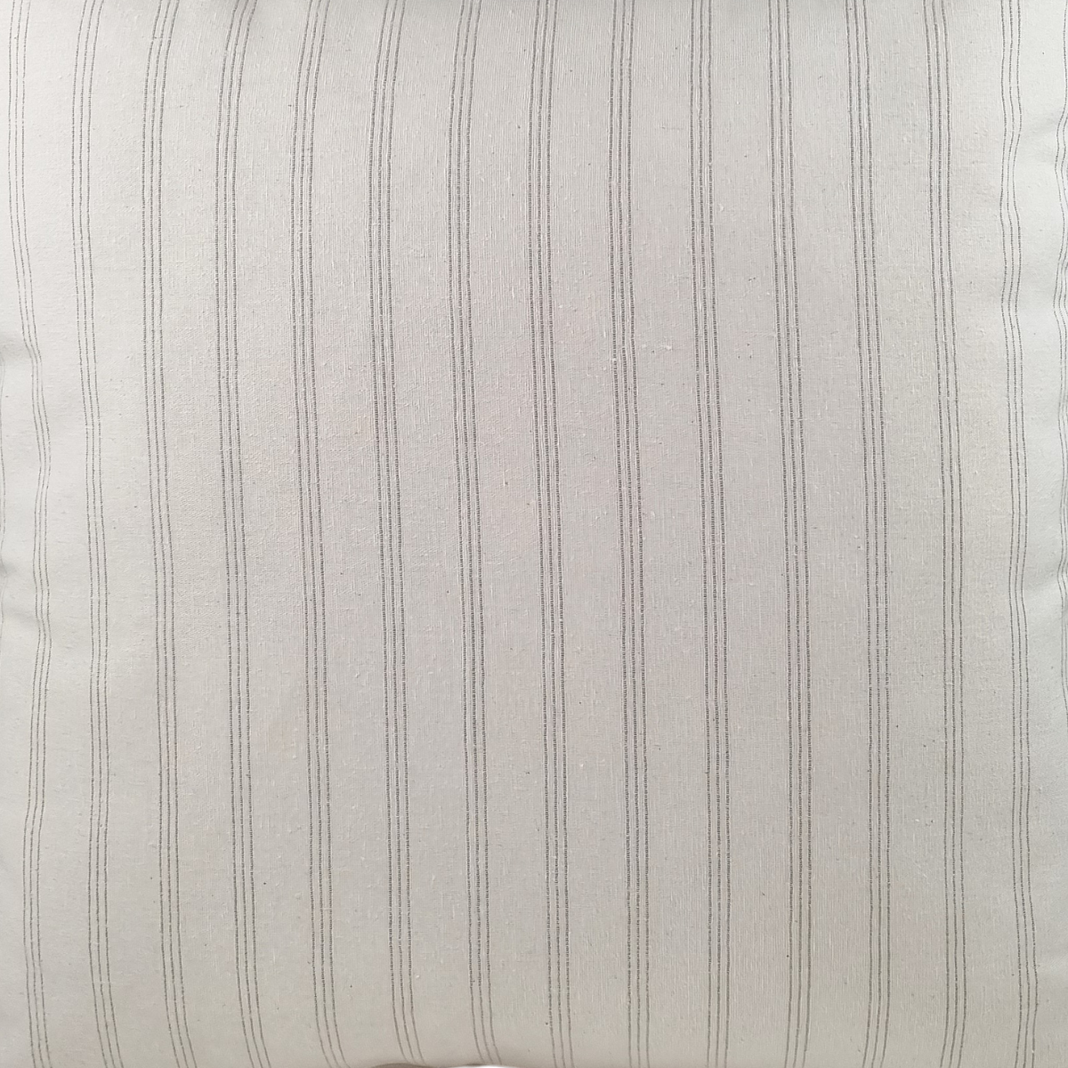 Almofada DINJA 50x50 Linho Cru com risca fina tripla Castanha e rebordo