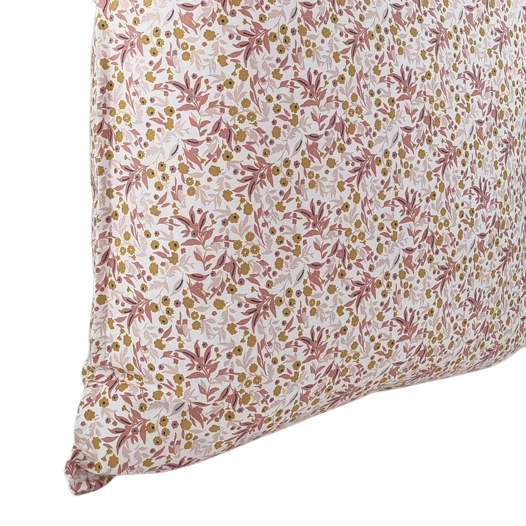 Almofada FJURI 45x45 Algodao Branco e Rosa com folhas