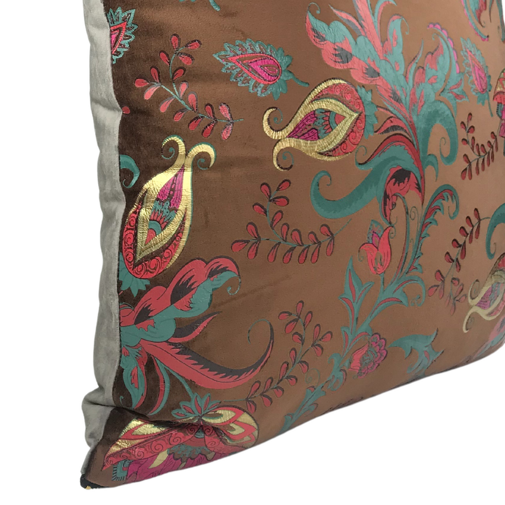 Almofada FJURI 45x45 Castanho com Flores Verde e fecho dourado