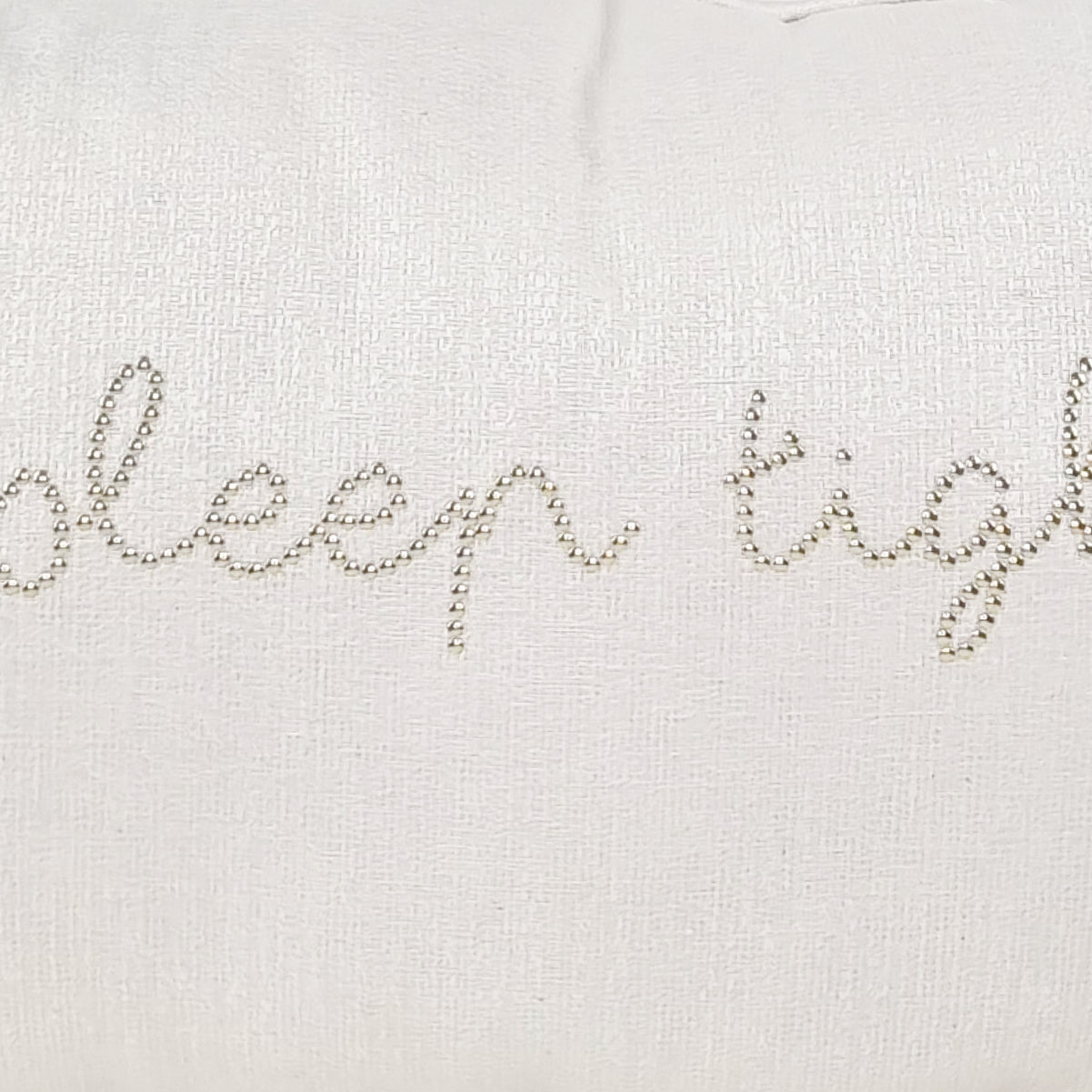 Almofada JIDDI 35x65 Linho Pérola com aplicação tachas douradas "Sleep Tight"