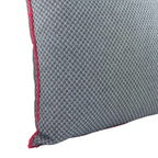 Almofada MUDELL 50x50 Padrão Azul com Franja Rosa